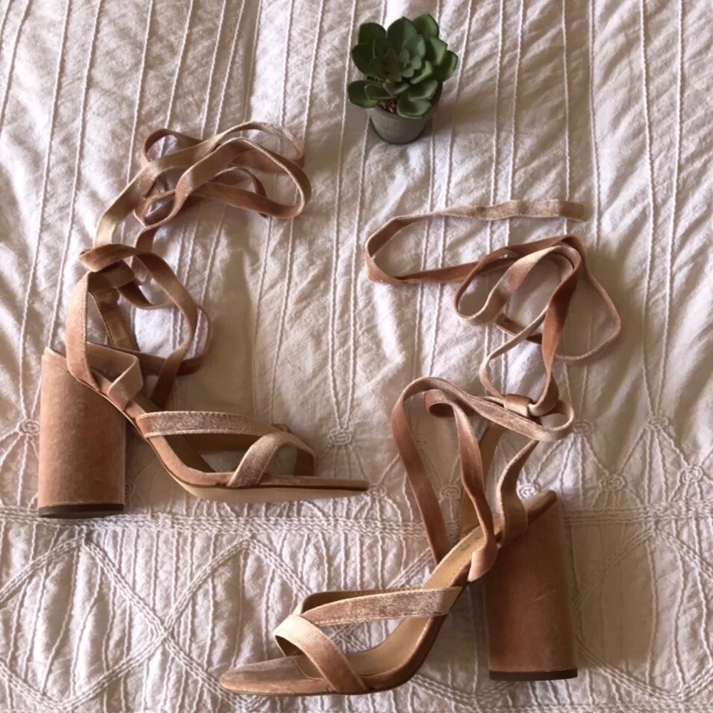 Women’s Betts strappy pink “keggy” heels in a size 10! NWOT - Picture 3 of 3